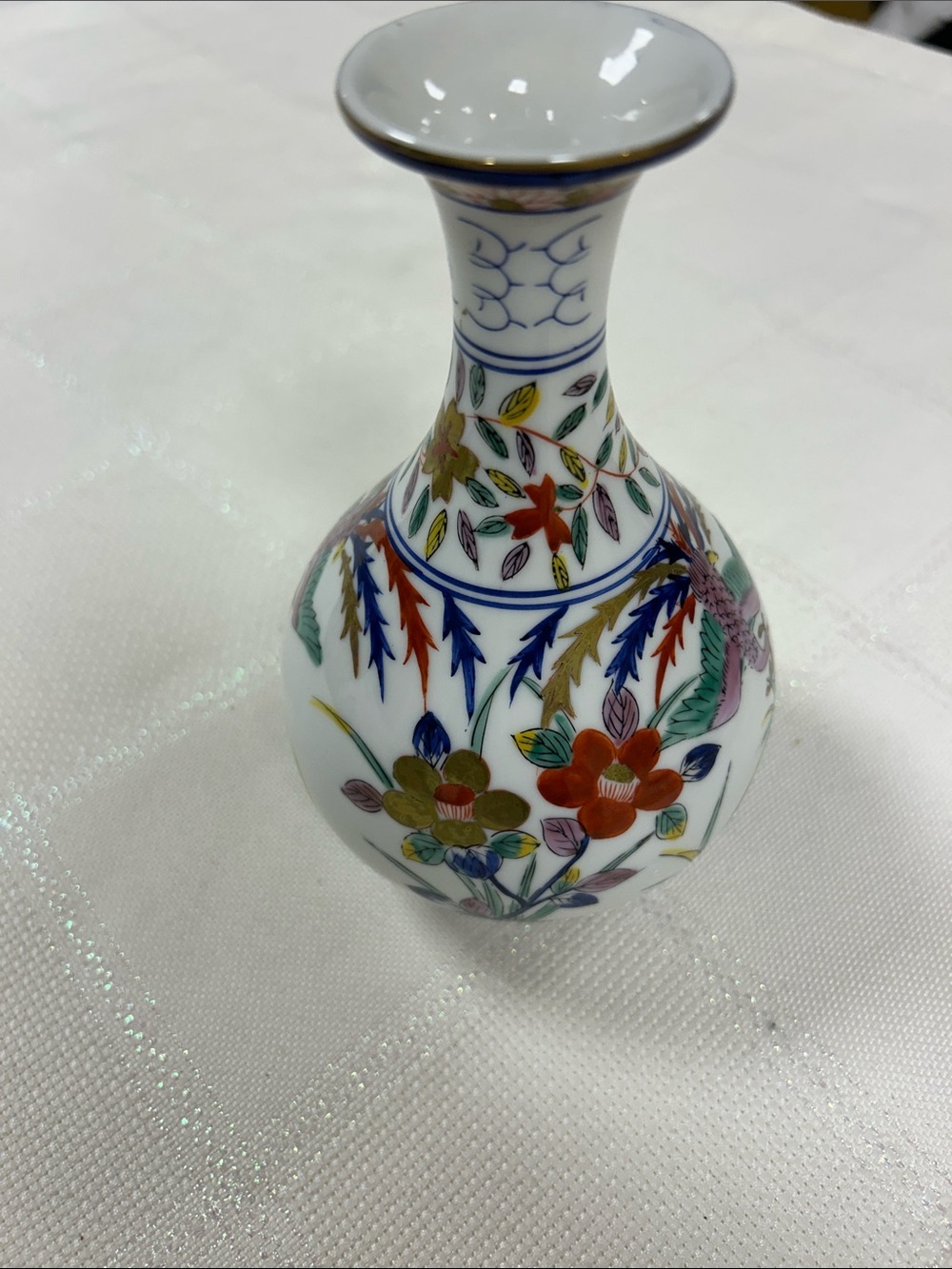 Japanese Arita ware (Imari) porcelain vase produced by the Kisen Kiln (喜泉窯)